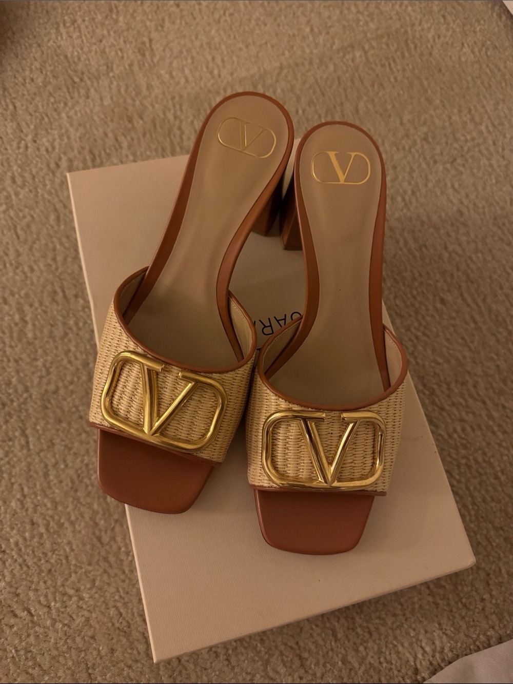 Valentino Garavani Tan Leather & Natural Raffia Mules with Gold V Logo - Picture 1 of 6